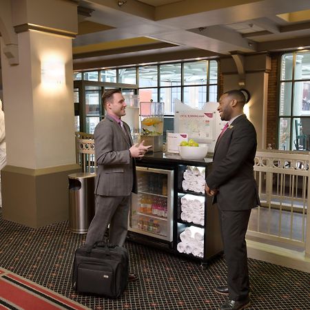 Отель Crowne Plaza Indianapolis-Dwtn-Union Stn By Ihg Экстерьер фото