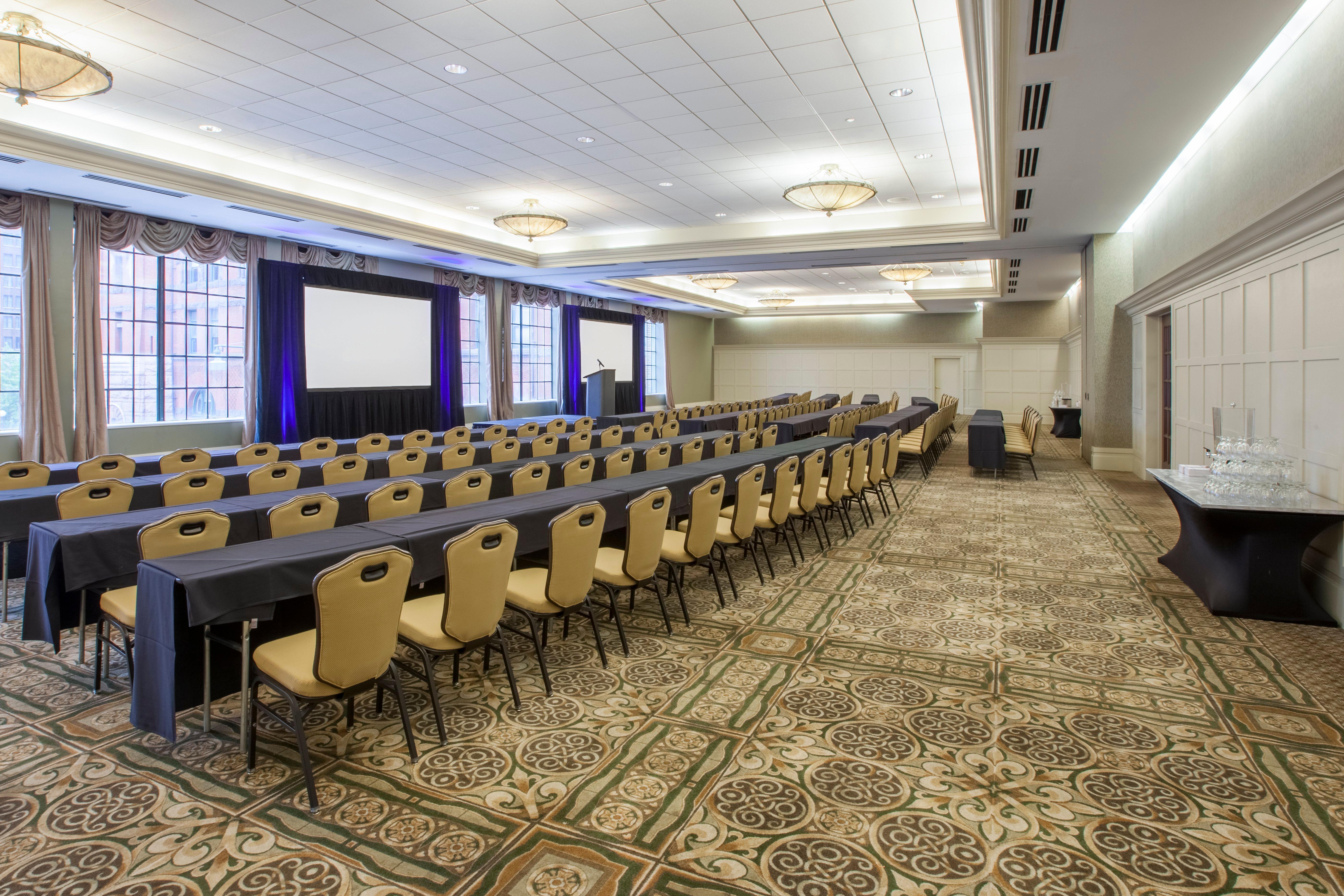 Отель Crowne Plaza Indianapolis-Dwtn-Union Stn By Ihg Экстерьер фото
