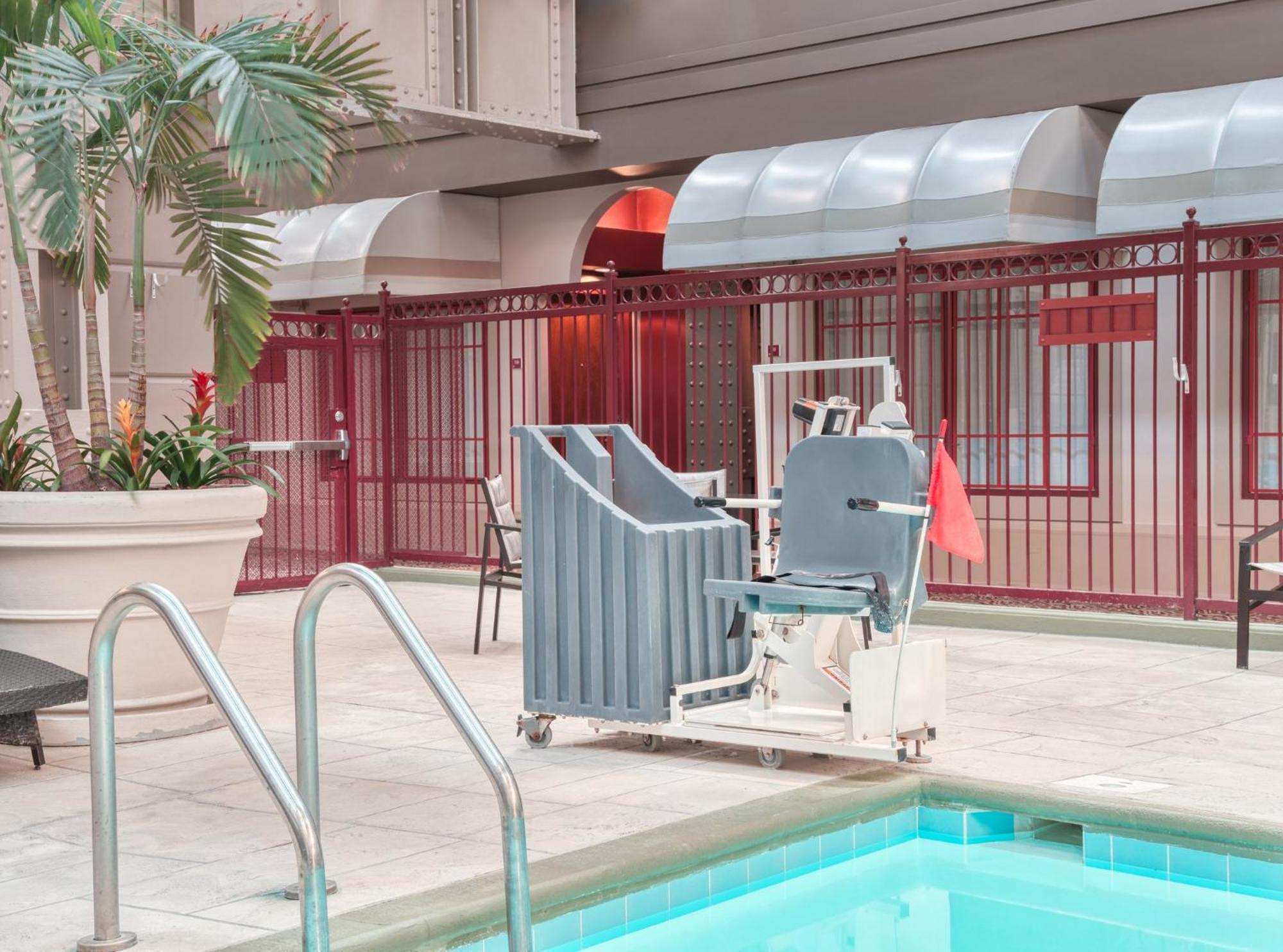 Отель Crowne Plaza Indianapolis-Dwtn-Union Stn By Ihg Экстерьер фото