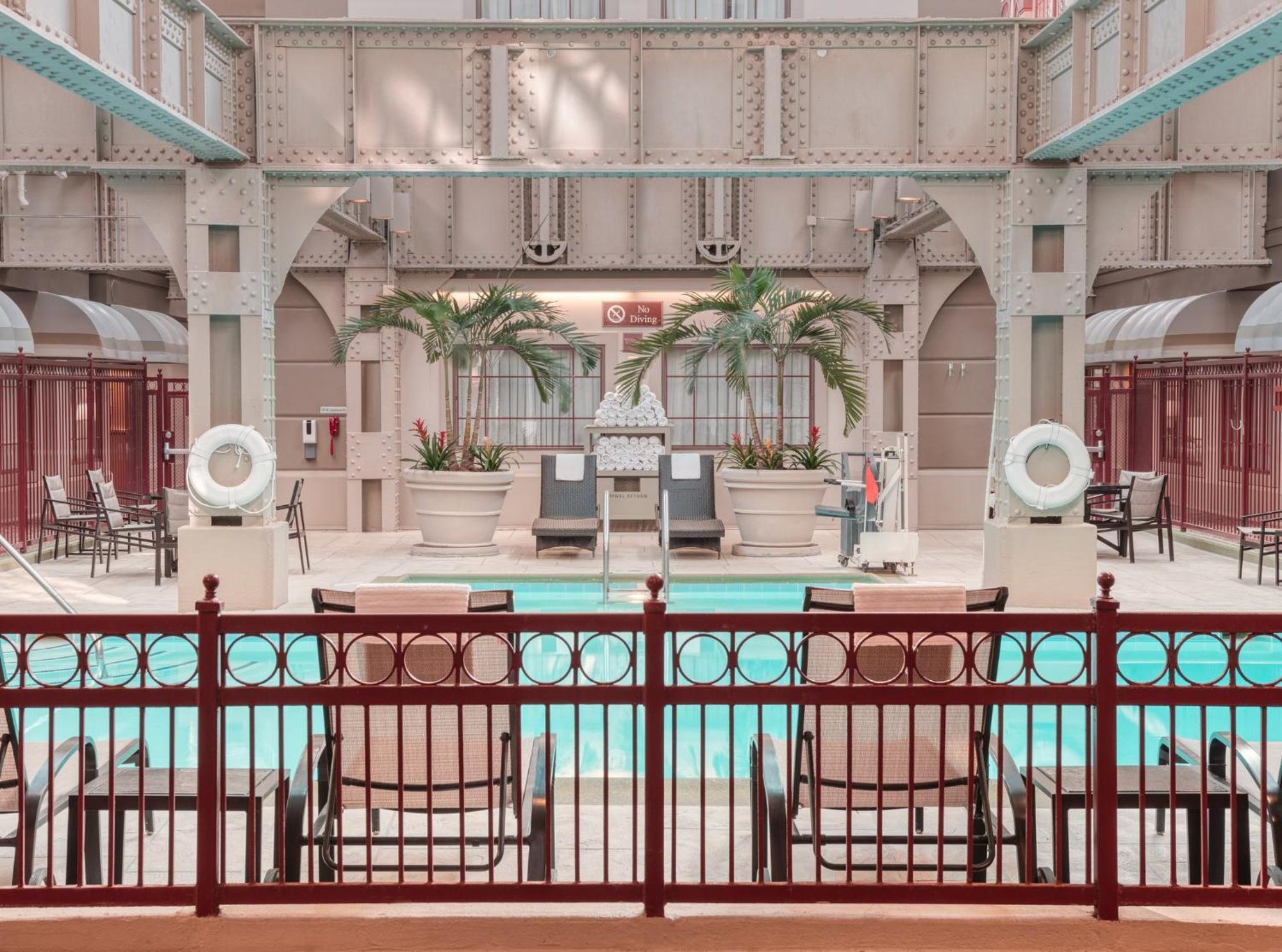 Отель Crowne Plaza Indianapolis-Dwtn-Union Stn By Ihg Экстерьер фото