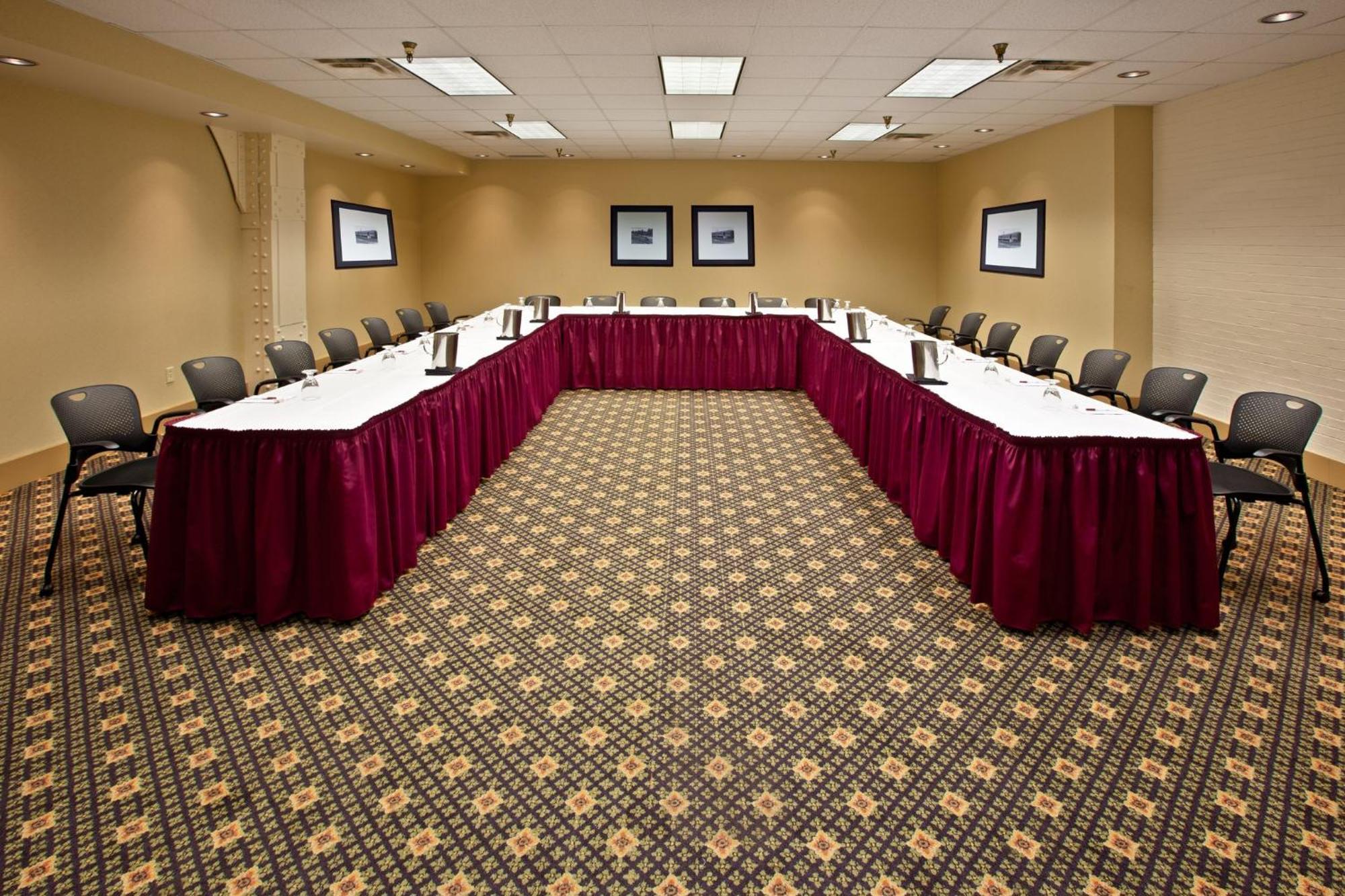 Отель Crowne Plaza Indianapolis-Dwtn-Union Stn By Ihg Экстерьер фото