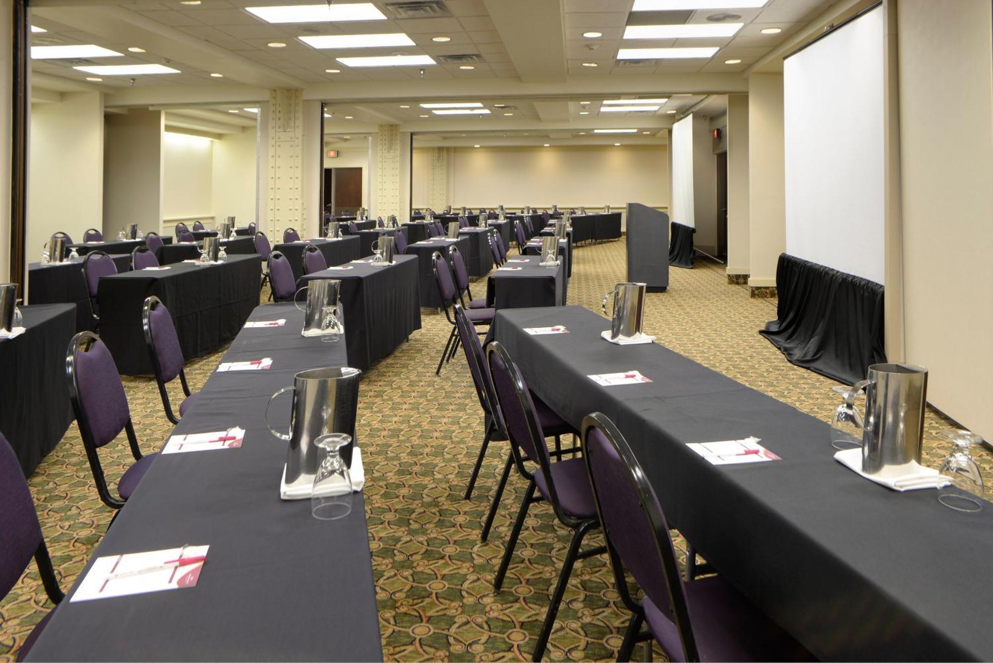 Отель Crowne Plaza Indianapolis-Dwtn-Union Stn By Ihg Экстерьер фото