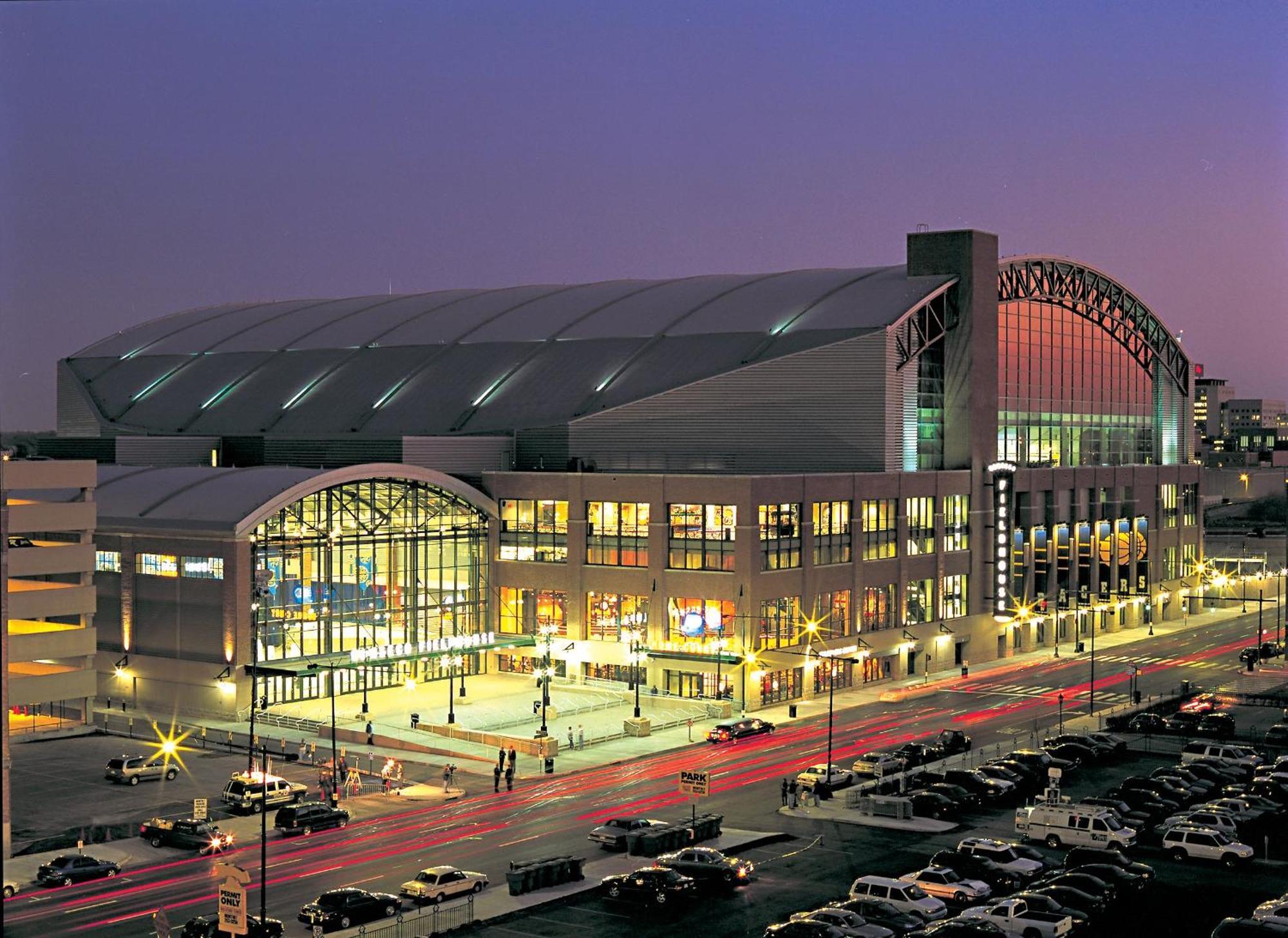 Отель Crowne Plaza Indianapolis-Dwtn-Union Stn By Ihg Экстерьер фото